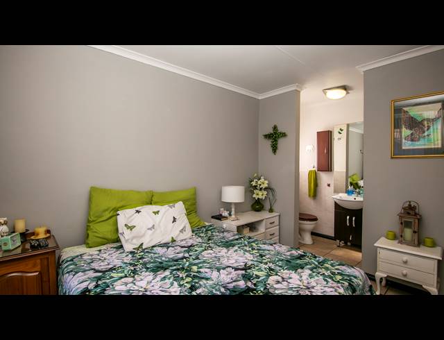 2 BEDROOM TOWNHOUSE RENTED IN HONEYDEW RIDGE